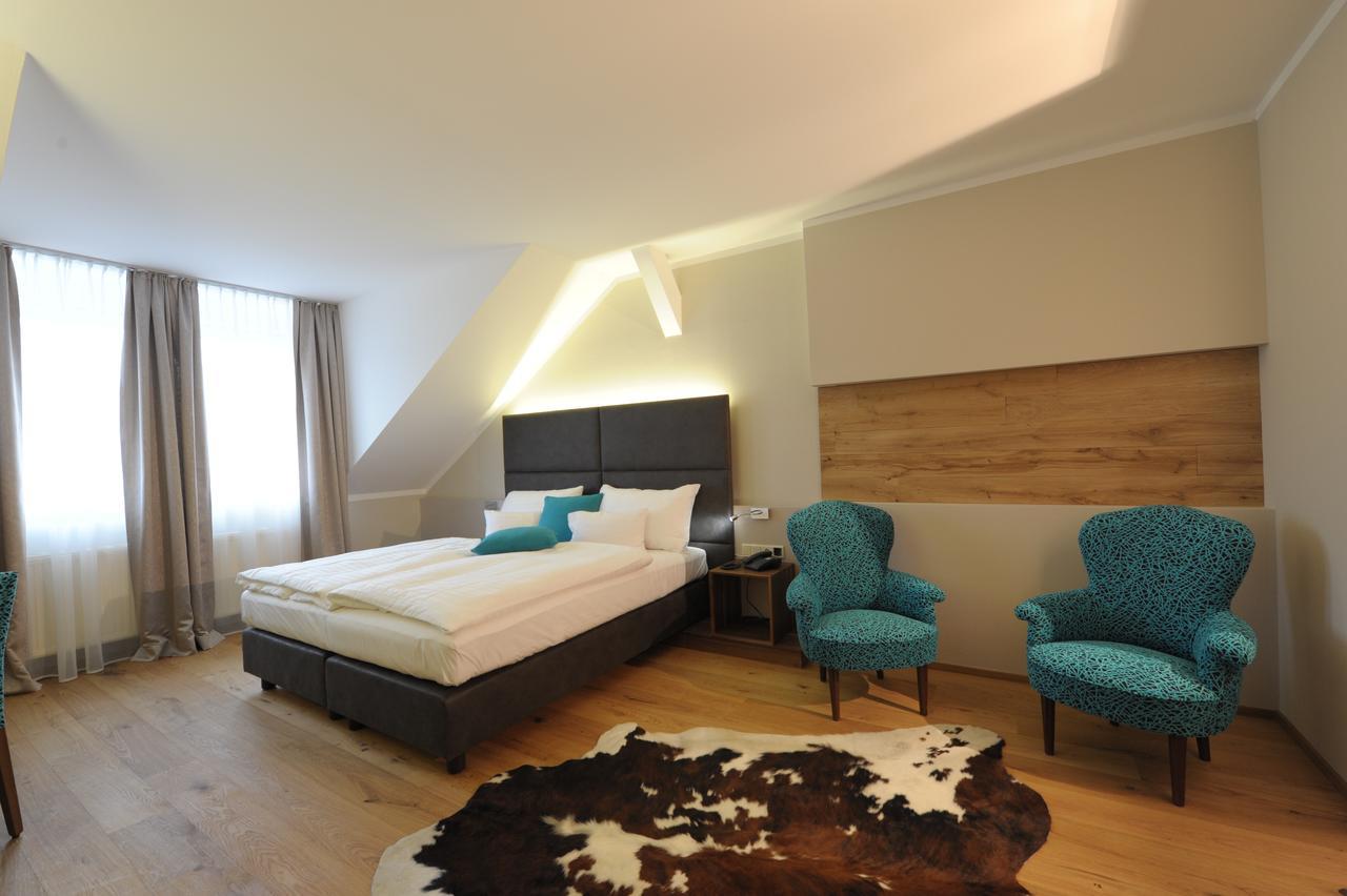 Eee Hotel